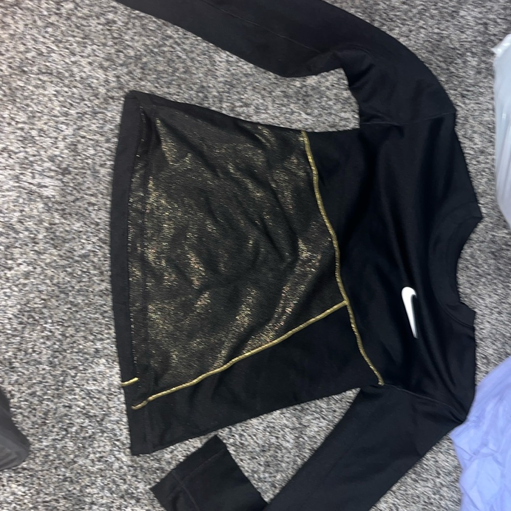 Girls Nike heavy shirt. Size small